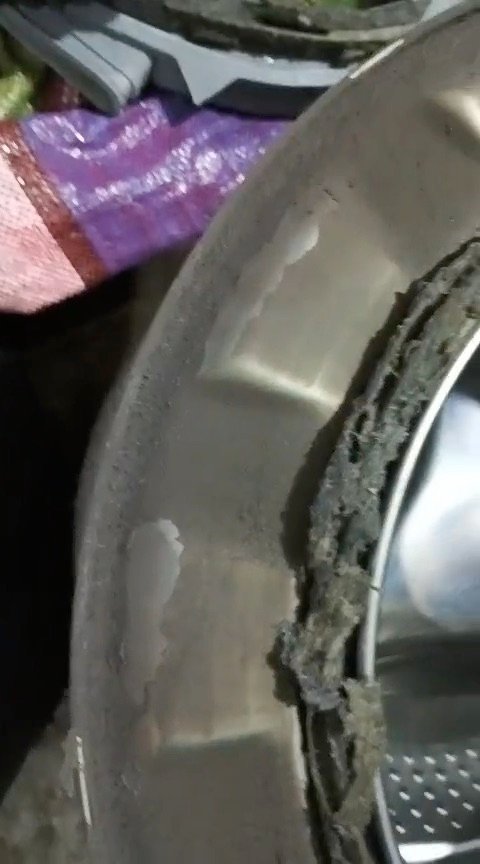Cuba de lavadora con acumulación de sarro