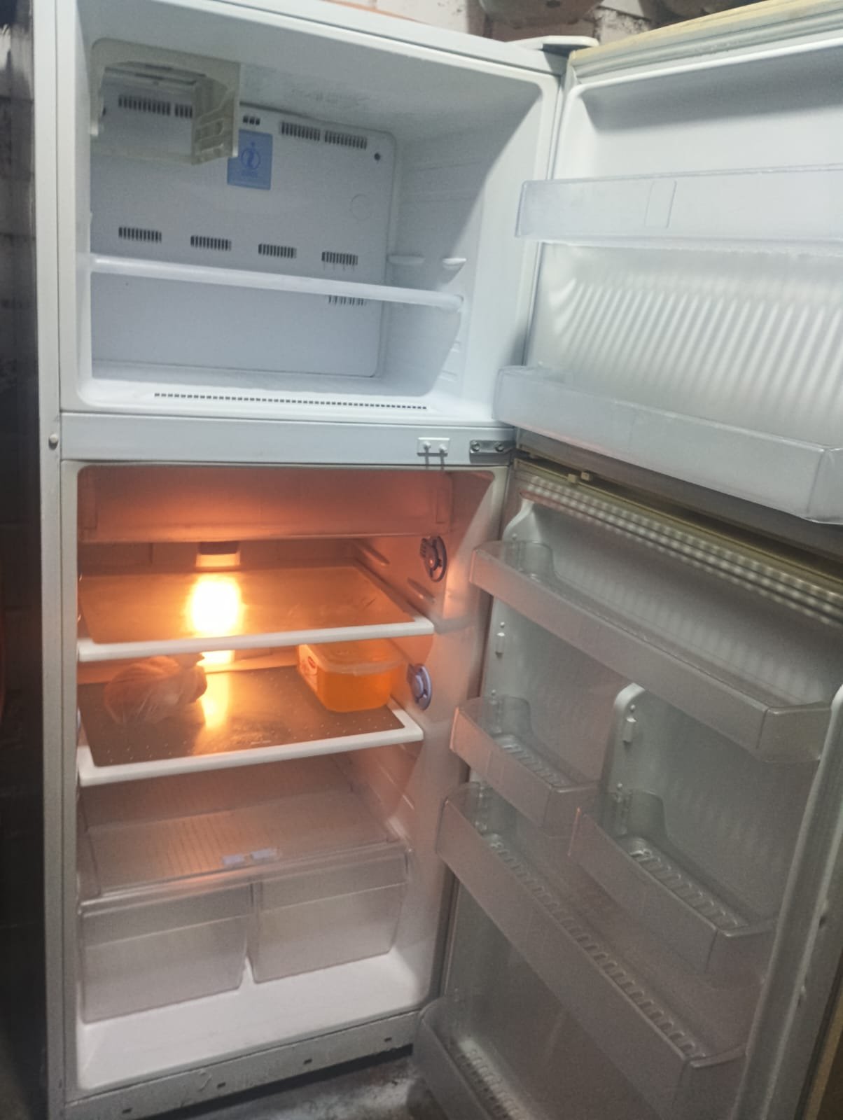 Refrigeradora No Frost revisada por el técnico